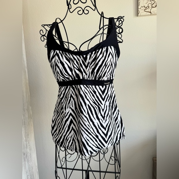 Black and White Zebra Print Women's swim Top - Picture 1 of 8